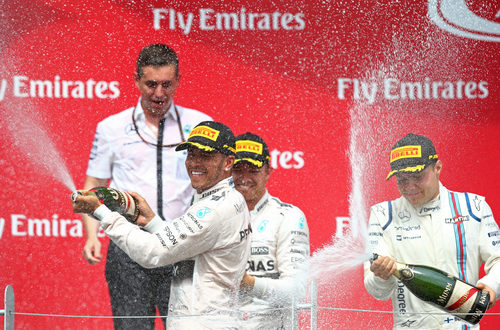 Celebraciones en el podio de Hamilton, Rosberg y Bottas