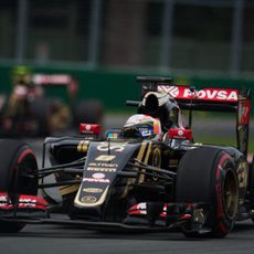 Romain Grosjean por delante de su compañero de equipo