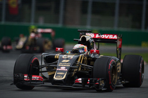 Romain Grosjean por delante de su compañero de equipo