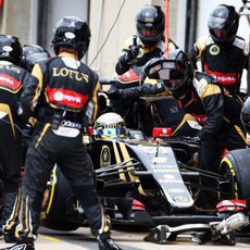 Parada de Romaín Grosjean para montar el compuesto blando