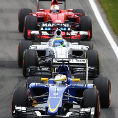 Marcus Ericsson siente la presión del FW37 de Massa