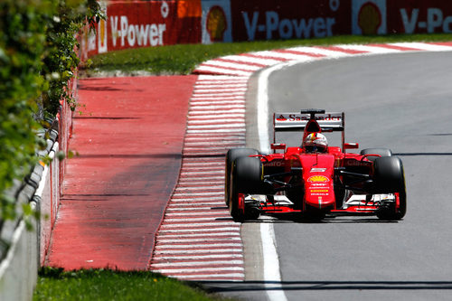Sebastian Vettel se acerca a los muros del trazado Gilles Villeneuve