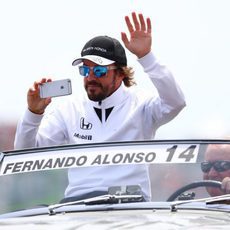 Fernando Alonso en el driver's parade de Canadá