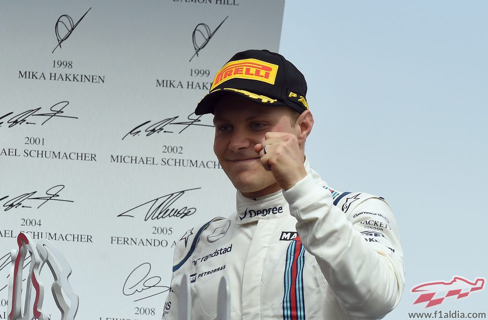 Valtteri Bottas celebrando el podio