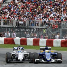 Felipe Massa adelantando a Marcus Ericsson