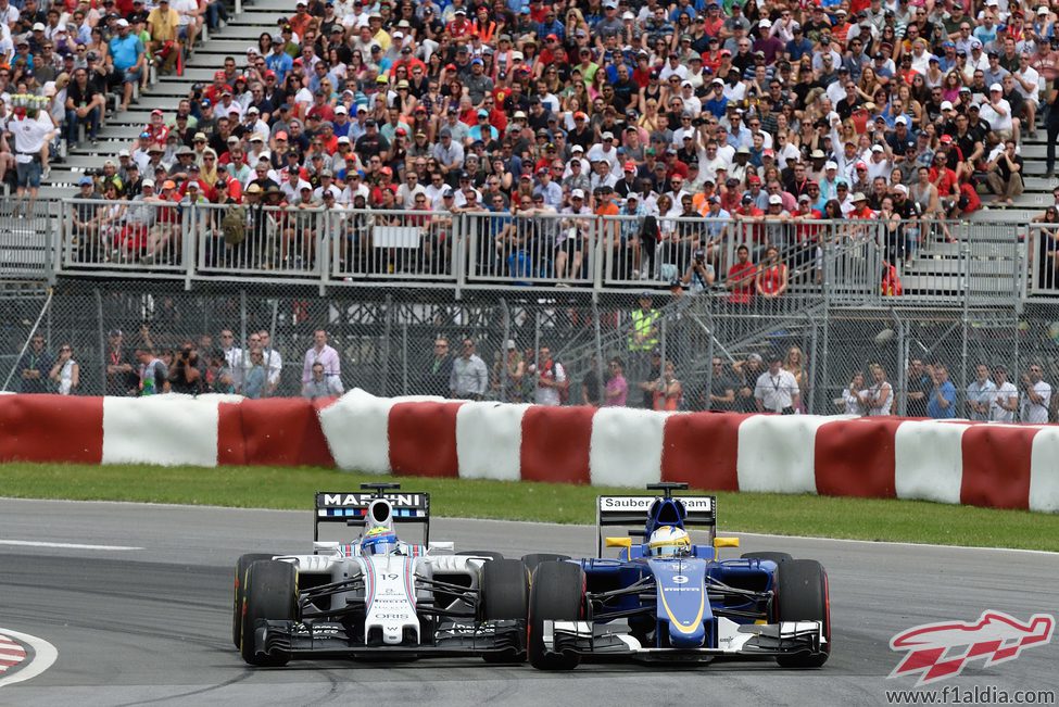 Felipe Massa adelantando a Marcus Ericsson