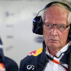 Helmut Marko en el box de Red Bull