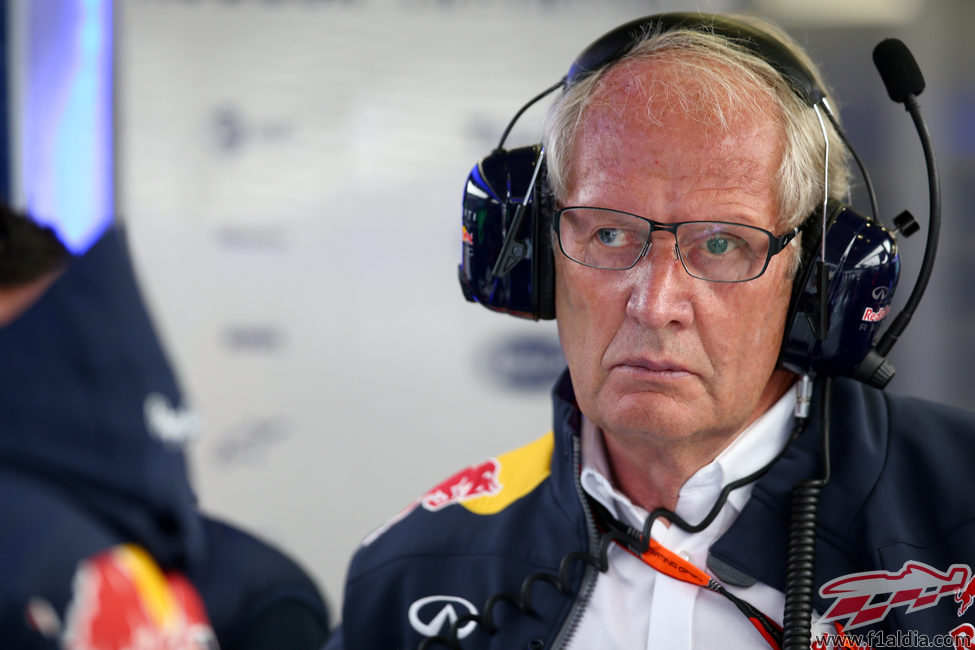 Helmut Marko en el box de Red Bull