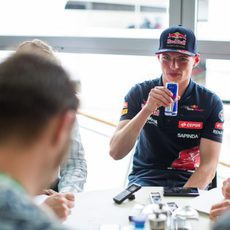 Max Verstappen atiende a la prensa en el Red Bull Ring