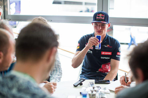 Max Verstappen atiende a la prensa en el Red Bull Ring