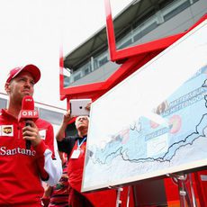 Sebastian Vettel explica el trazado de Austria