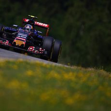 Carlos Sainz sube una de las cuestas en el Red Bull Ring