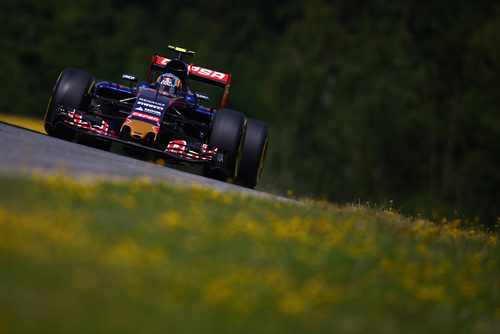 Carlos Sainz sube una de las cuestas en el Red Bull Ring