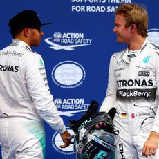 Nico Rosbrg y Lewis Hamilton dominan la primera fila