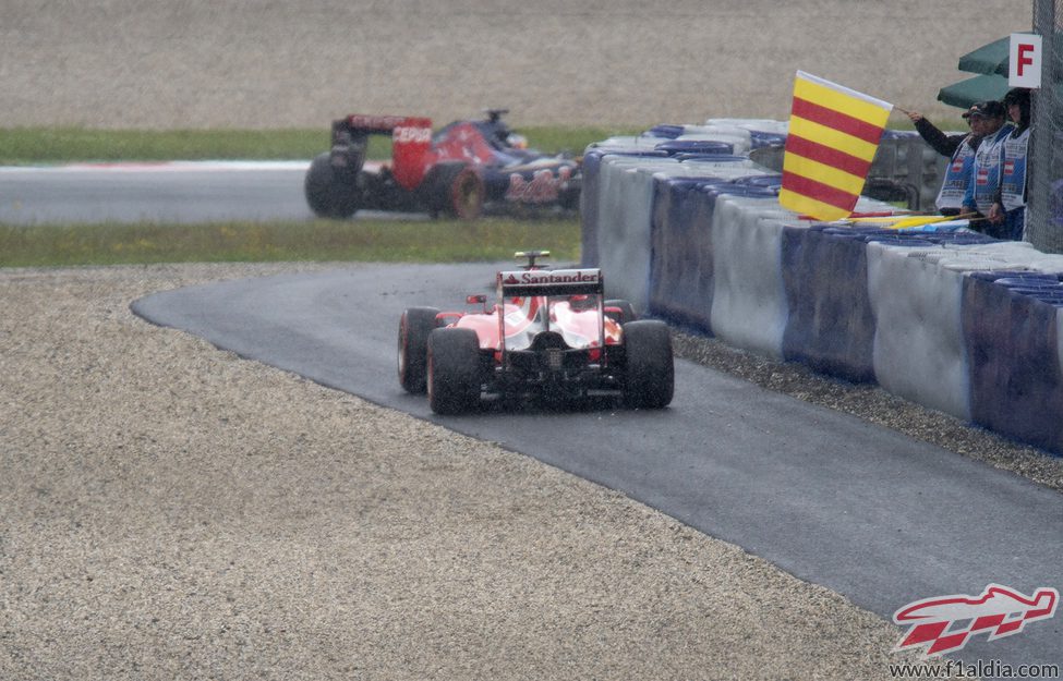 Kimi Raikkonen protagoniza una salida de pista durante los L3