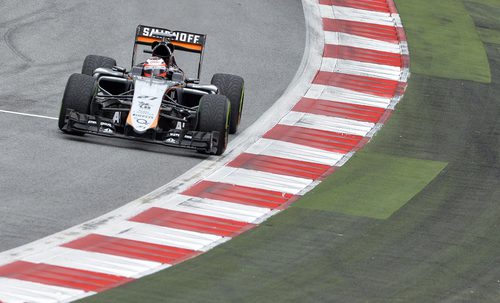 Nico Hülkenberg rueda con neumáticos intermedios