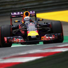 Daniel Ricciardo no logra terminar dentro del 'top-ten'