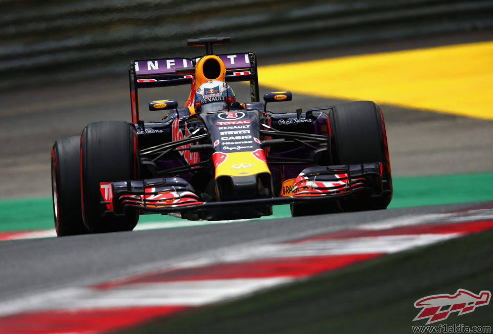 Daniel Ricciardo no logra terminar dentro del 'top-ten'