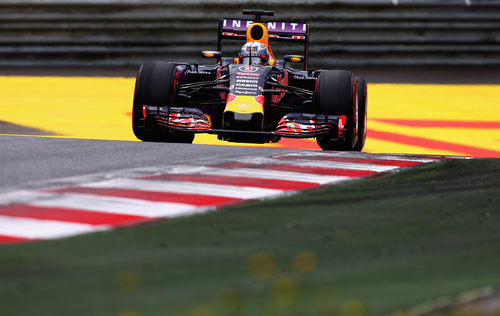 Daniel Ricciardo trata de máximizar el rendimiento del RB11