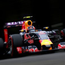 Daniil Kvyat vuela con los superblandos