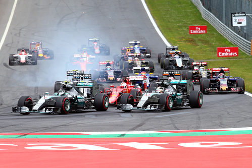 Primera curva del GP de Austria 2015