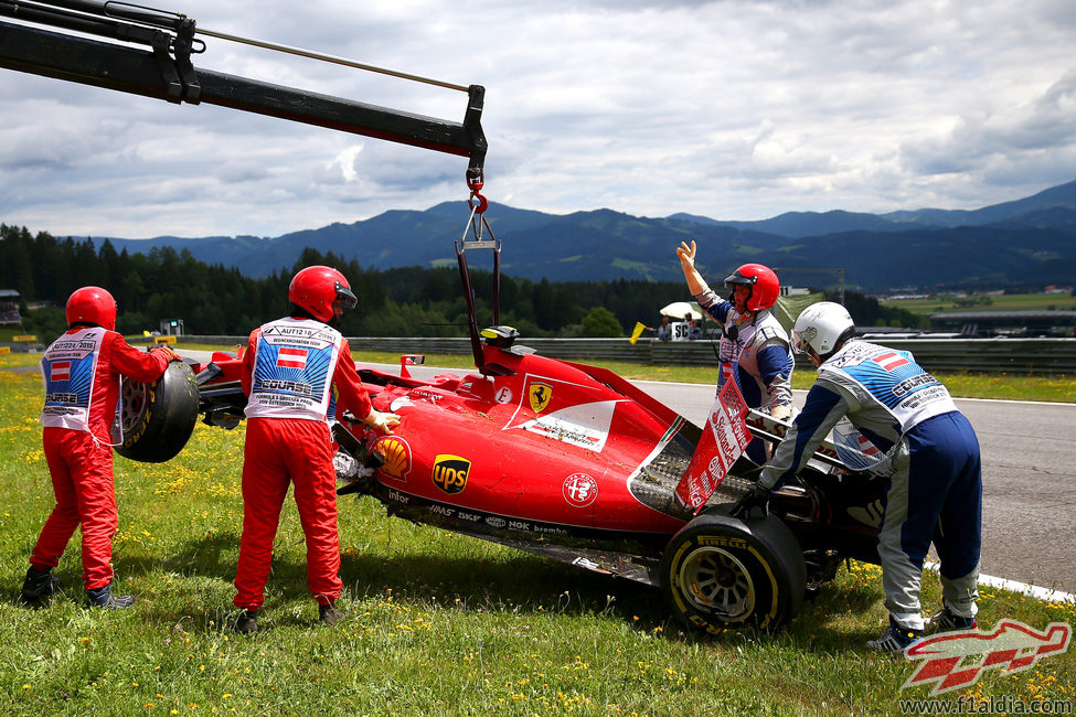 El coche de Kimi Räikkönen, destrozado