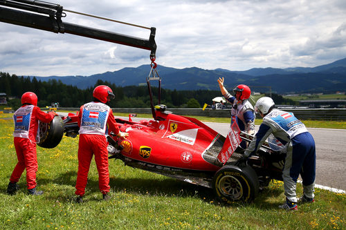 El coche de Kimi Räikkönen, destrozado