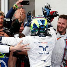 Felipe Massa celebra con su equipo el podio