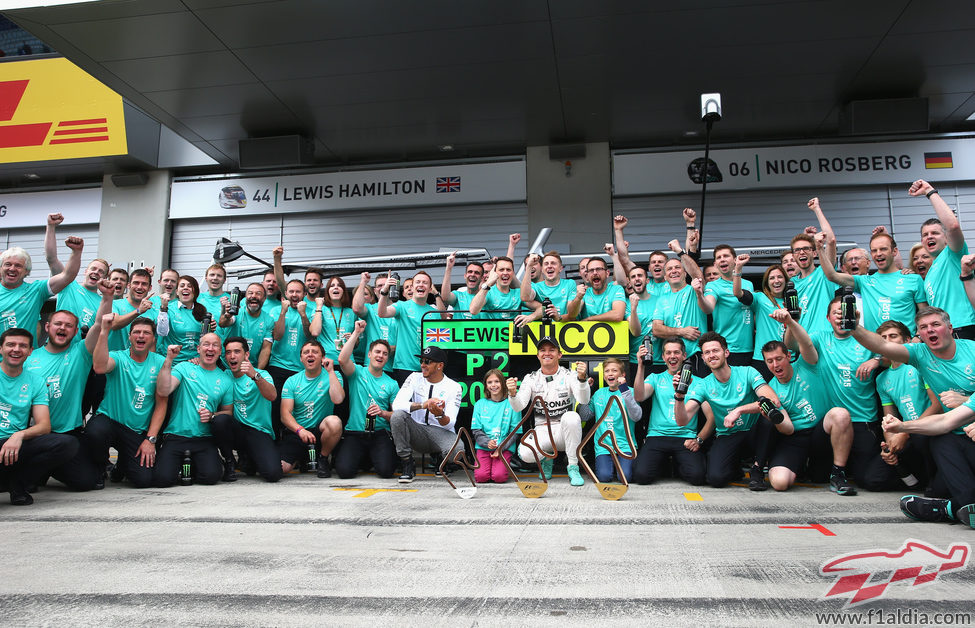 El equipo Mercedes triunfa de nuevo en Austria