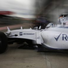 Susie Wolff con el FW37 en el primer día de test