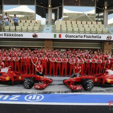 Foto de equipo de Ferrari en el GP de Abu Dhabi 2009