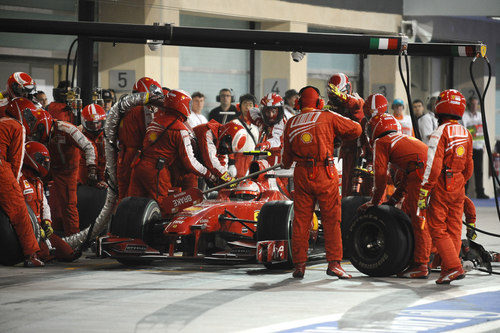 Räikkönen hace una parada en el GP de Abu Dhabi 2009