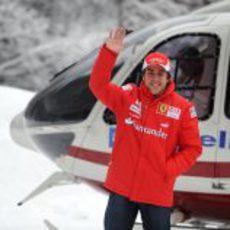 Fernando Alonso se viste de rojo