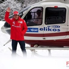 Fernando Alonso vestido de rojo