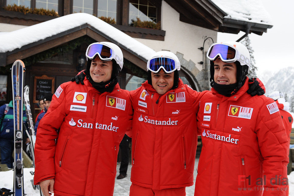 Fisichella, Massa y Alonso con la equipación invernal de Ferrari