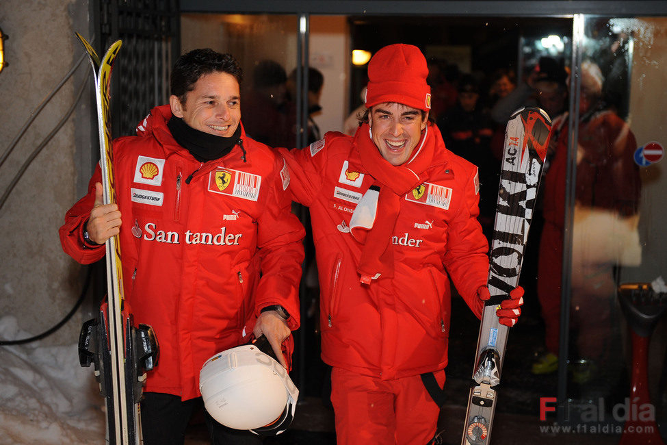 Alonso y Fisichella riéndose a carcajadas
