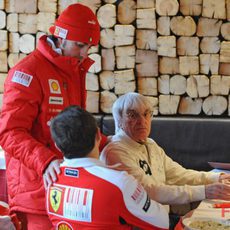 Fernando Alonso habla con Ecclestone y Domenicali
