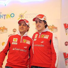 Felipe Massa y Fernando Alonso antes de la rueda de prensa