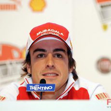Alonso termina contento la ronda de preguntas
