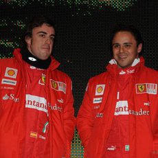 Fernando y Felipe con sus nuevos monos de trabajo