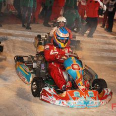 Fernando Alonso arranca su kart