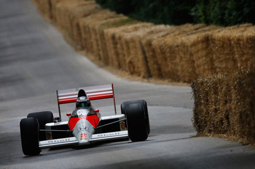 Nyck De Vries, al volante del McLaren MP4/4