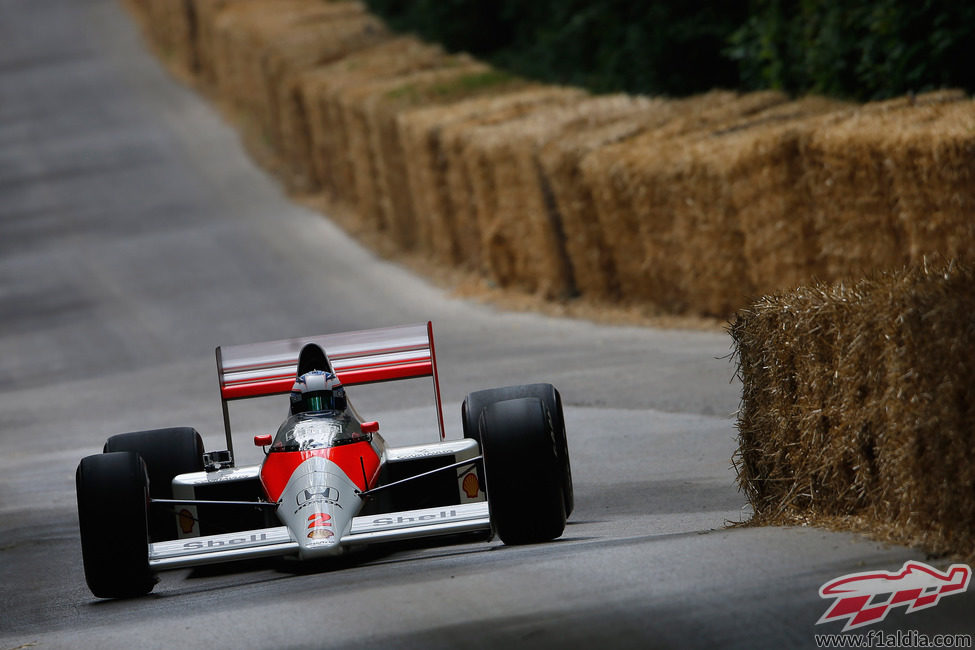 Nyck De Vries, al volante del McLaren MP4/4