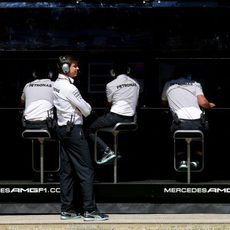 Mucho trabajo en el muro de Mercedes