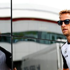 Jenson Button disputa su fin de semana en casa