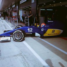 Felipe Nasr saliendo del garaje