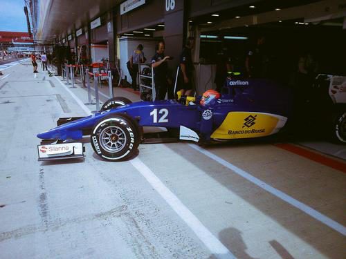 Felipe Nasr saliendo del garaje