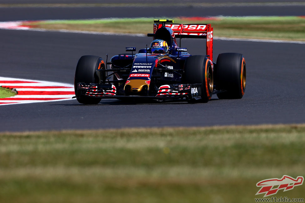 Carlos Sainz no puede con el ritmo de Verstappen