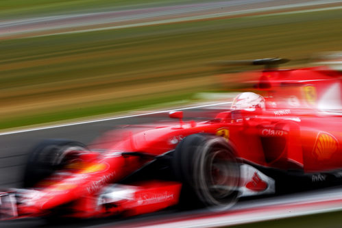 Sebastian Vettel vuela en el trazado de Silverstone