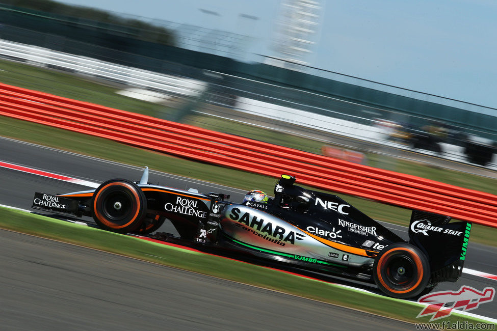 Sergio Pérez prueba sensaciones con el VJM08-B